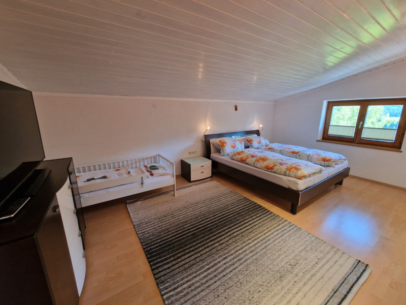 Schlafzimmer 1