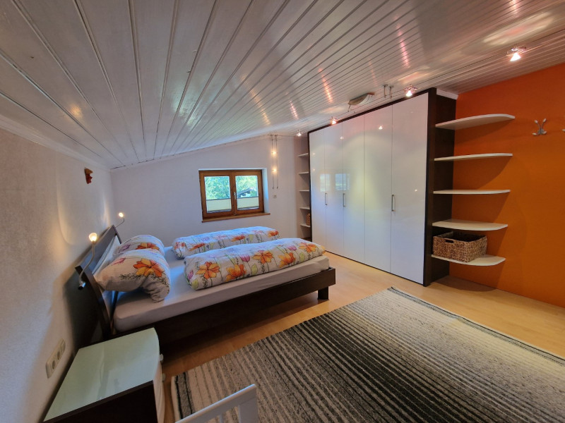 Schlafzimmer 1