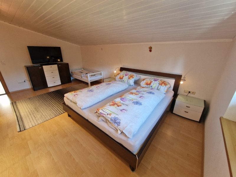 Schlafzimmer 1